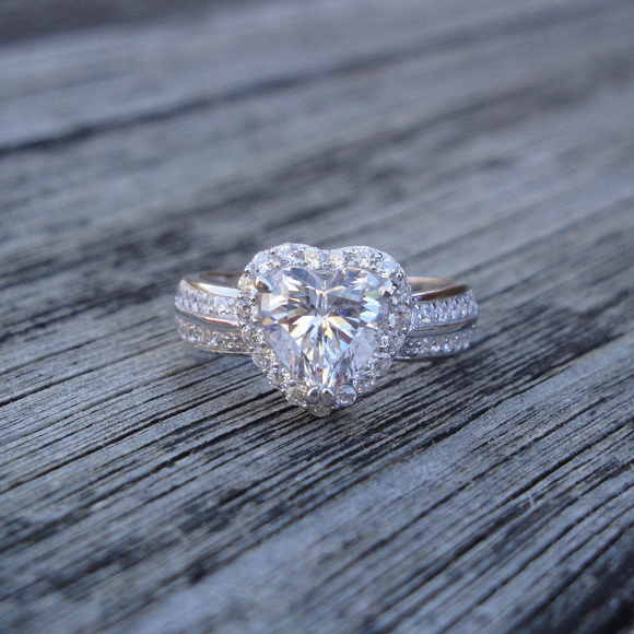 ❤️SALE!❤️ 2 Carat Heart Cut .925 Sterling Silver Ring - Picture 2 of 4